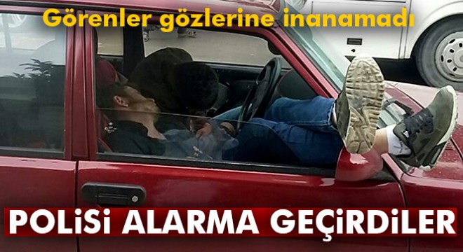 Direksiyon başında sızan sürücü ile arkadaşı polisi harekete geçirdi