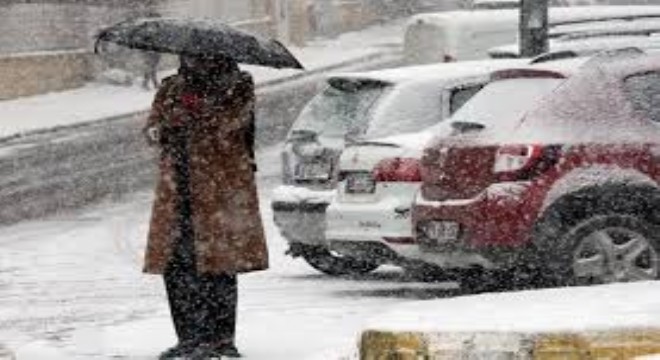 Doğu'da Bahar Yerine Kar: Çok Sayıda Yerleşim Yolu Ulaşıma Kapandı