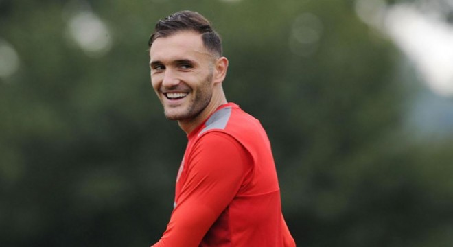 Fenerbahçe'nin uzun süredir peşinde olduğu Lucas Perez'e Galatasaray'ın teklif yaptığı iddia edildi