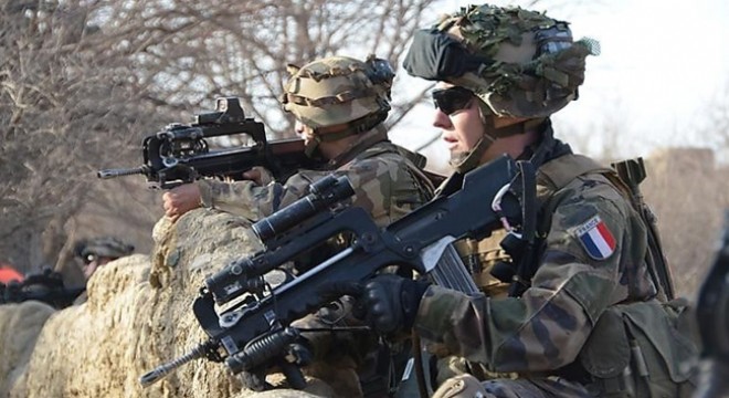 Fransız ordusuna ait iki zırhlı araç Münbiç'te görüntülendi