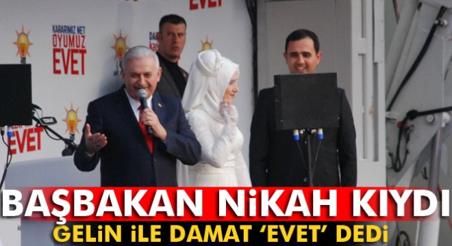 Gelin ile damat Başbakanın mitingi sırasında sahnede 'Evet' dedi