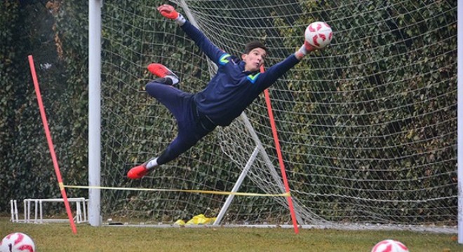 Genç kaleciye yeni imza