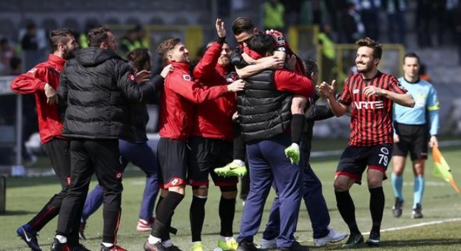 Gençler ‘Gürledi'