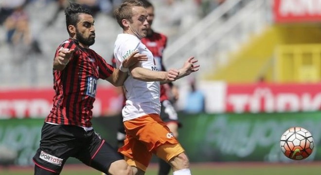 Gençler lidere karşı