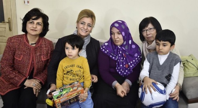 Gökçek ve Zhoo'dan ailelere yardım eli