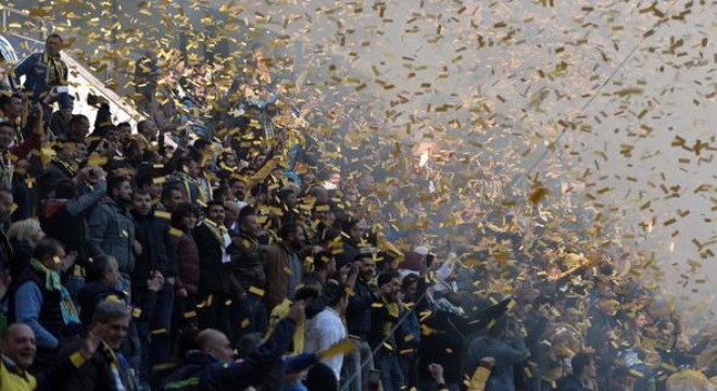 Gururlu, güçlü, şampiyon