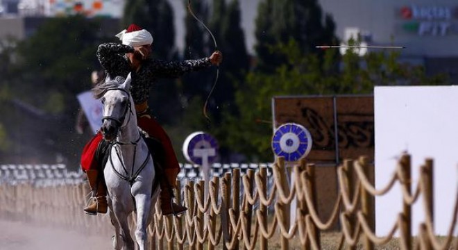 Hedefi at üstünden vurdular