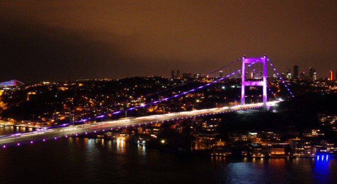 İstanbul'un köprüleri epilepsi için mor ışık yaktı
