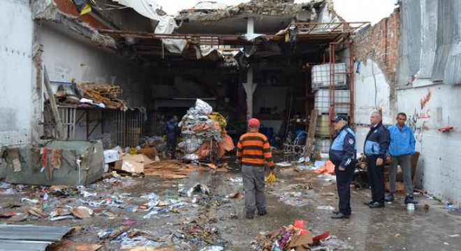 Kaçak yapılara kepçe indi