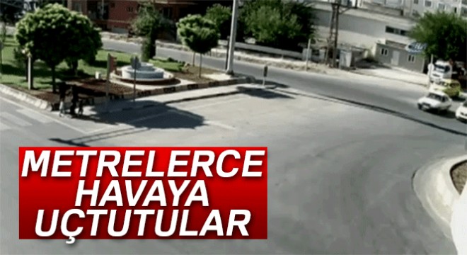 Motosikletli 3 kişinin metrelerce havaya uçtuğu o anlar kamerada