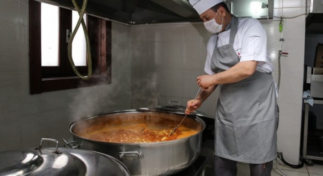 Muhtaç aileye 3 çeşit yemek