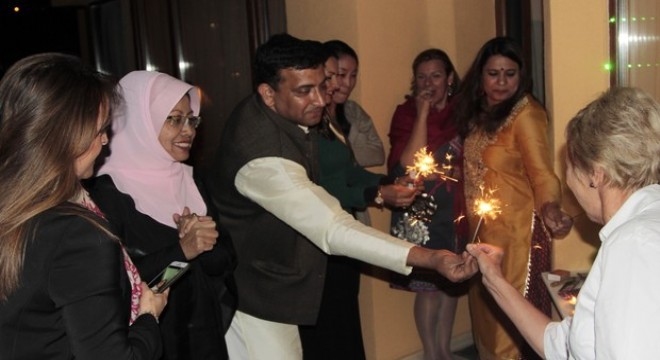 Mumlar ‘iyilik için' yandı