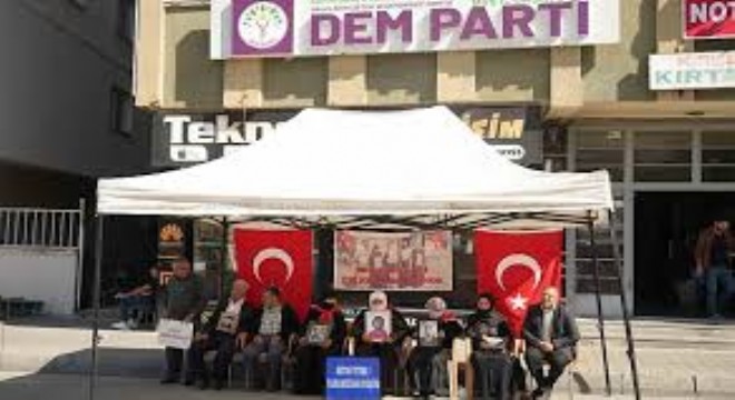 Muş'ta Evlat Nöbeti Devam Ediyor