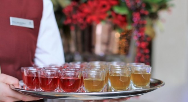 Soğuk şehir çayla ısındı