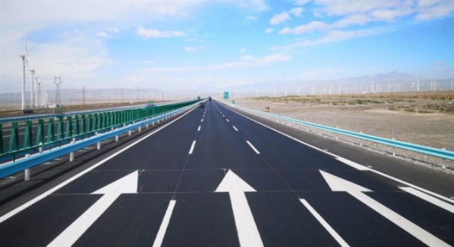 Xinjiang Uygur Özerk Bölgesi'ne 60 milyar yuanlık yol yatırımı yapılacak