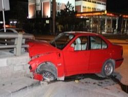 Bu da köprüye çarptı!