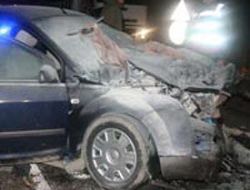 2 otomobil benzinliğe daldı