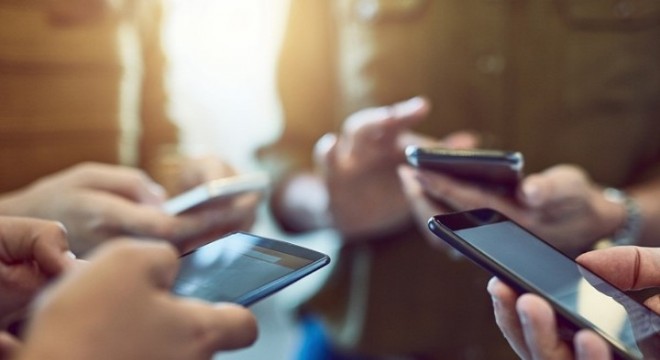 Çin'de şubatta satılan cep telefonu sayısı yüzde 240 artış gösterdi